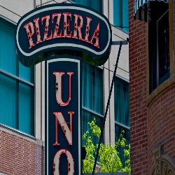 Pizzeria UNO Chicago Bar restaurant located in FORT WORTH, TX